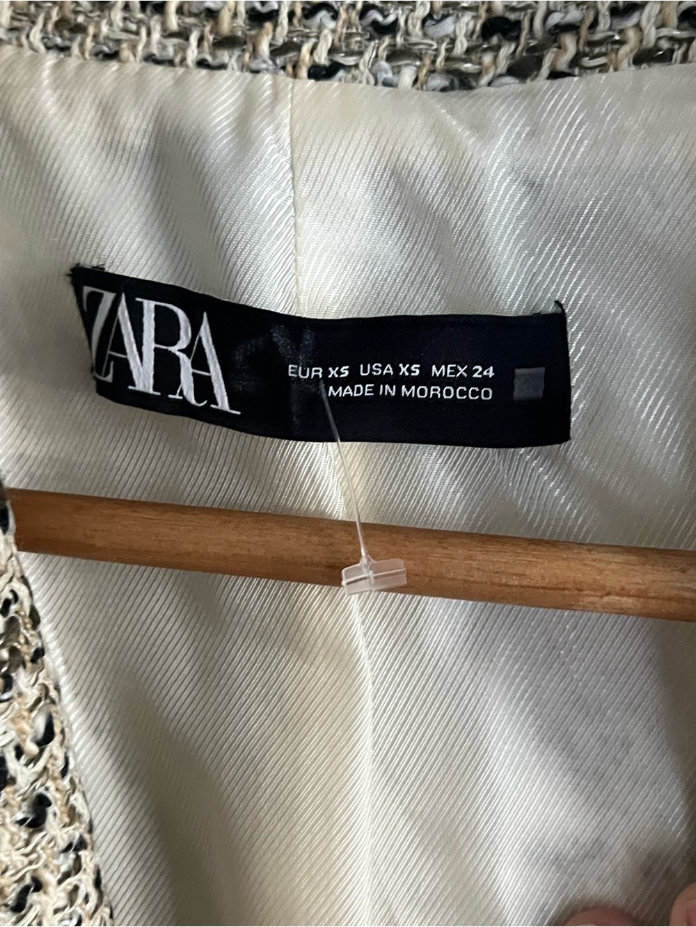 Zara Cream and Black Tweed Jacket- XS ptp 20 inch - Picture 7 of 11